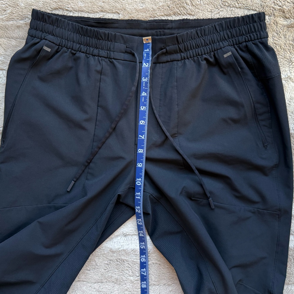 Lululemon License to Train Jogger in True Navy Size L - Picture 10 of 15